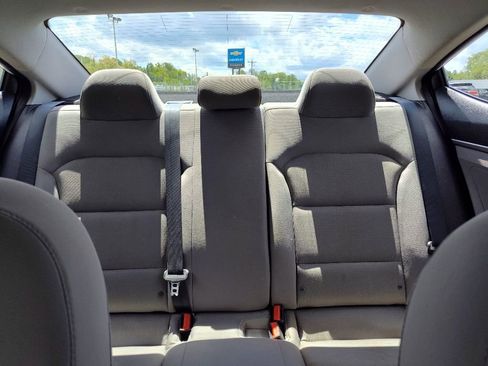 Used 2017 Hyundai Elantra SE image 26