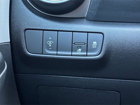 Used 2023 Hyundai Kona SE image 31