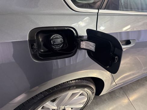 Used 2018 Volkswagen Passat 2.0T SE FWD image 14