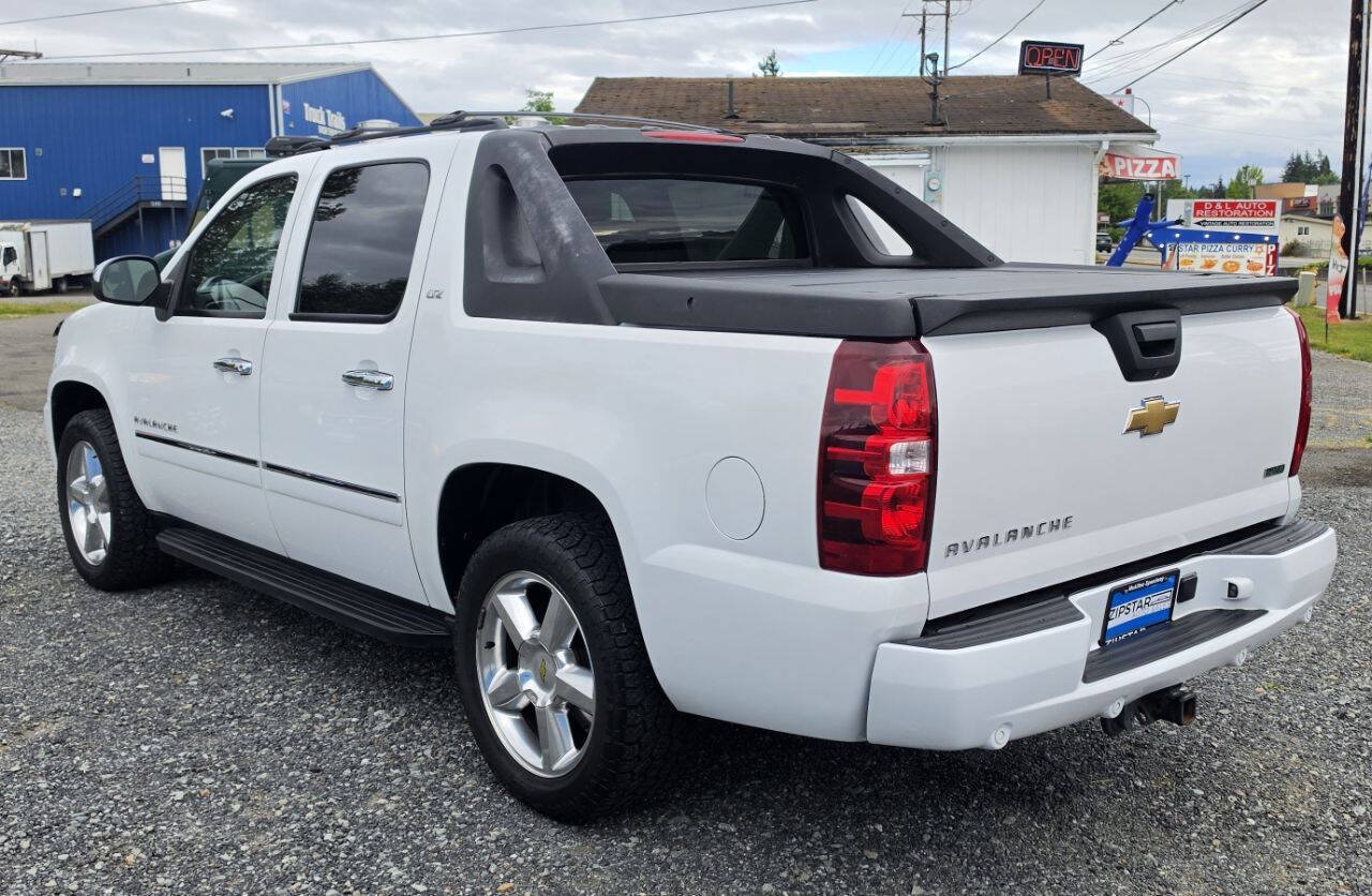 Used 2011 Chevrolet Avalanche LTZ AWD/4WD image 5