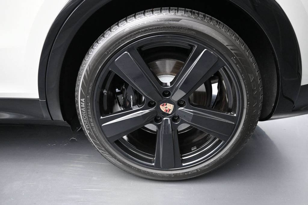 Certified 2026 Porsche Cayenne GTS AWD/4WD image 9