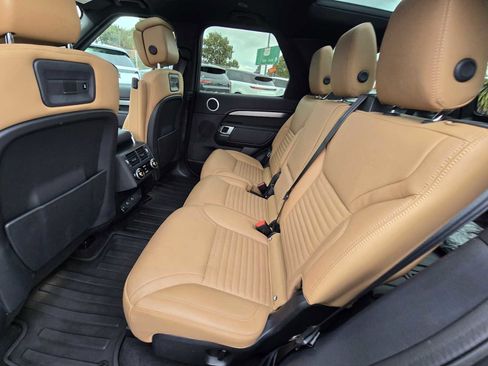 Certified 2025 Land Rover Discovery Dynamic SE image 19