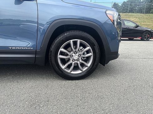 Used 2024 GMC Terrain SLT FWD image 8