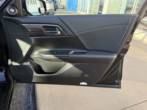 Used 2017 Honda Accord EX-L image 45