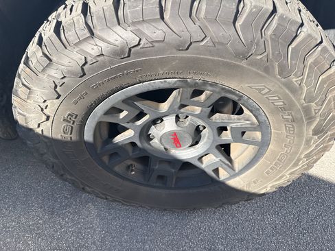 Used 2021 Toyota 4Runner TRD Off-Road AWD/4WD image 9