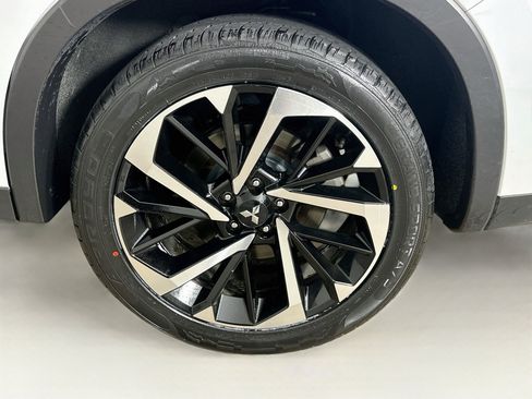Used 2024 Mitsubishi Outlander SE AWD/4WD image 11