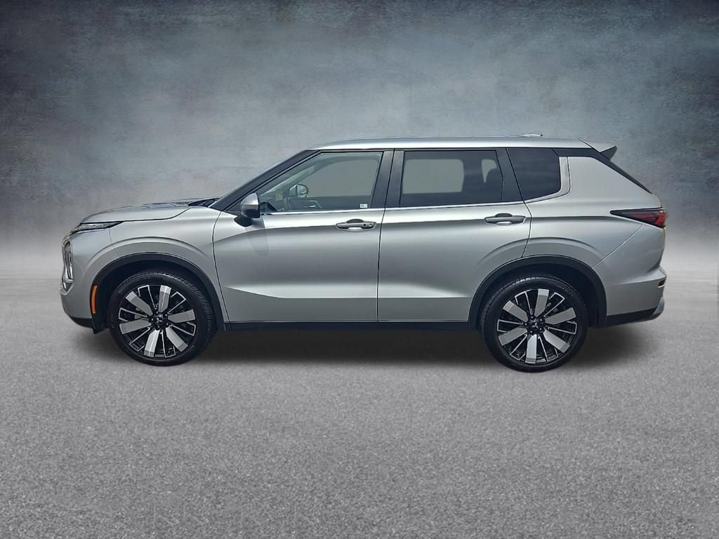 Used 2025 Mitsubishi Outlander SE FWD image 6