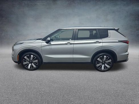 Used 2025 Mitsubishi Outlander SE FWD image 6