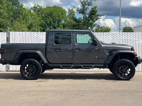 Used 2024 Jeep Gladiator Sport AWD/4WD image 3