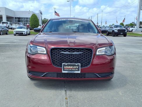 Used 2023 Chrysler 300 Touring w/ Sport Appearance Package image 5