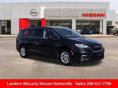 Used 2023 Chrysler Pacifica Touring-L FWD image 1