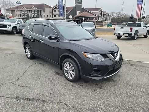Used 2015 Nissan Rogue SV image 1