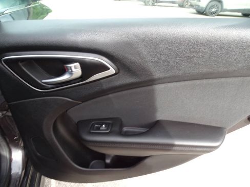 Used 2016 Chrysler 200 Limited Sedan FWD image 33