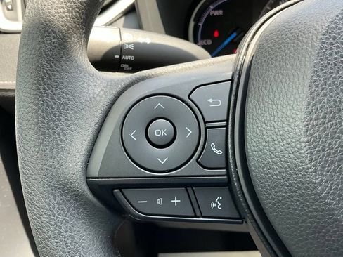 Used 2025 Toyota RAV4 XLE AWD/4WD image 28