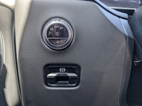 Used 2023 Mercedes-Benz GLC 300 w/ AMG Line image 59