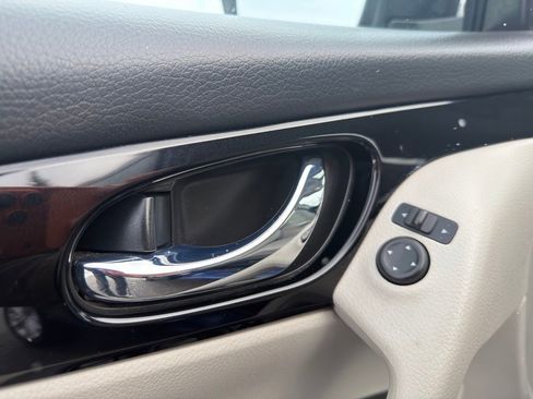 Used 2019 Nissan Rogue Sport SV image 11