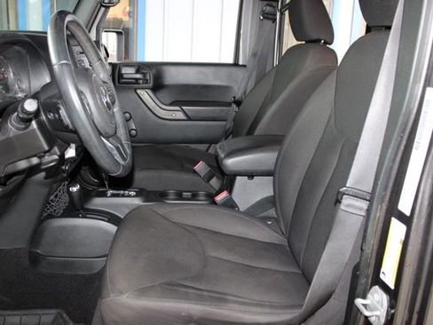 Used 2018 Jeep Wrangler Unlimited Sport w/ Connectivity Group image 19