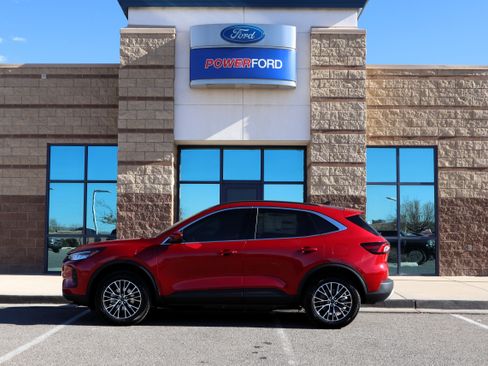 New 2026 Ford Escape SE image 9