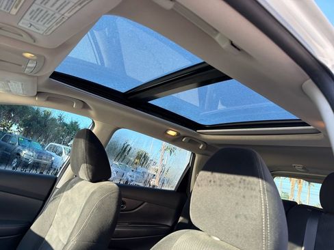 Used 2016 Nissan Rogue SV w/ SV Premium Package image 17