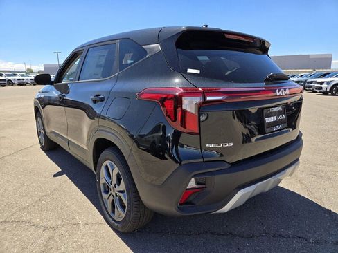 Used 2025 Kia Seltos LX image 4