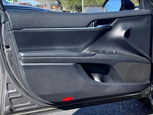 Used 2023 Toyota Camry SE image 17