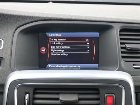 Used 2015 Volvo V60 T5 Premier image 17