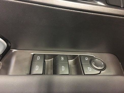 Used 2025 Chevrolet Colorado Z71 w/ Technology Package image 40