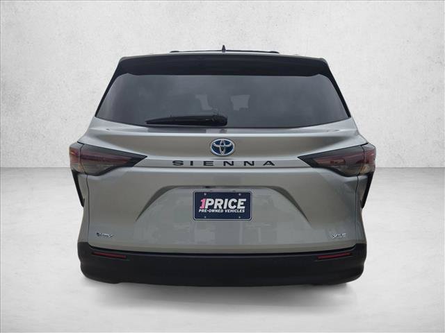 Used 2025 Toyota Sienna XLE FWD image 5