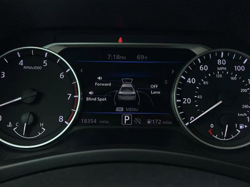 Used 2024 Nissan Sentra SV w/ SV Premium Package FWD image 24