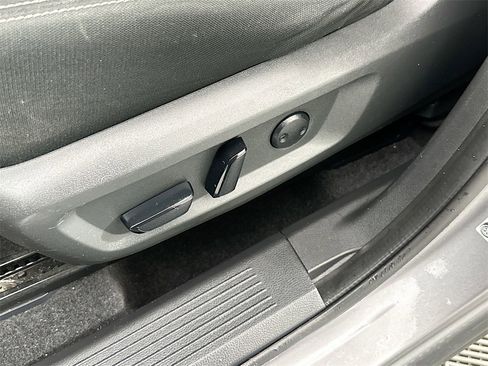 Used 2021 Nissan Rogue SV image 18