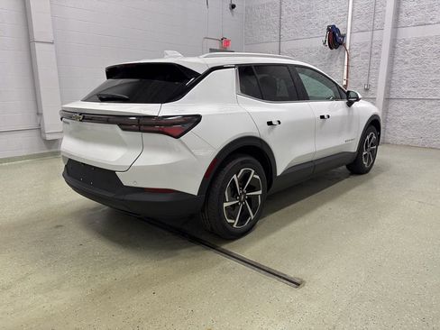 New 2026 Chevrolet Equinox EV LT image 3