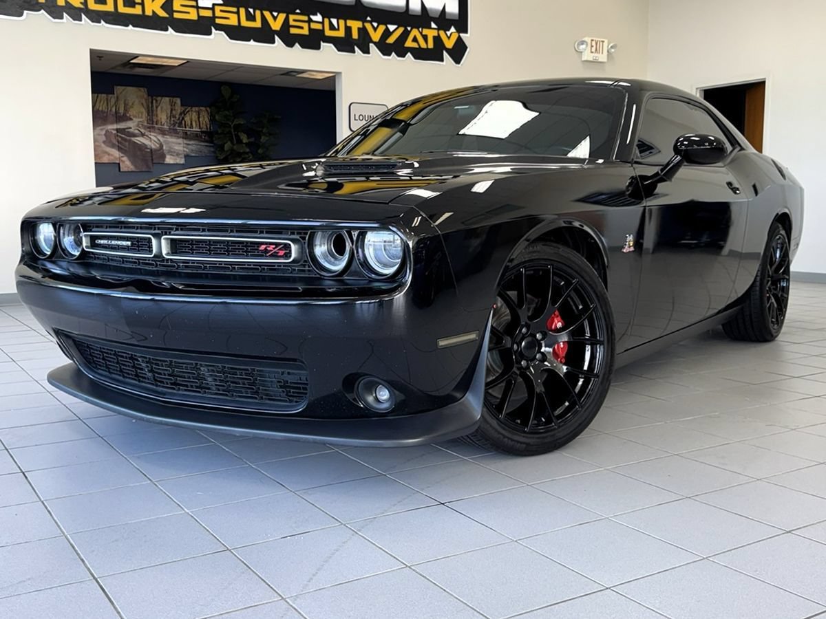 Used 2016 Dodge Challenger R/T Scat Pack RWD image 2