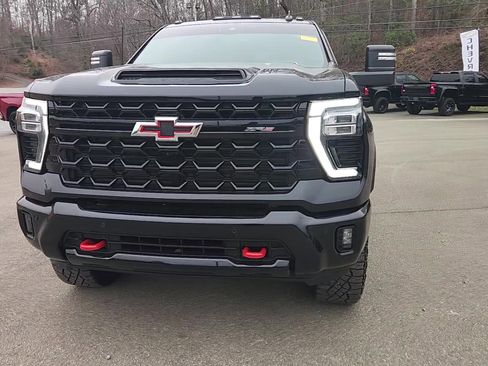Used 2025 Chevrolet Silverado 2500 ZR2 image 16