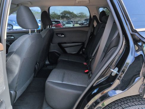 Used 2023 Nissan Rogue SV FWD image 14