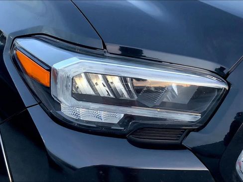 Used 2020 Toyota Tacoma Limited image 26