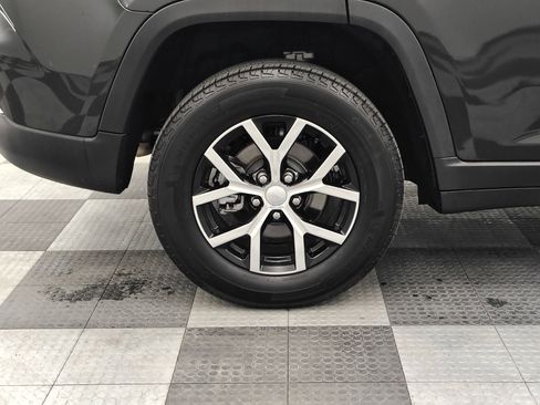 Used 2024 Jeep Grand Cherokee Limited image 13