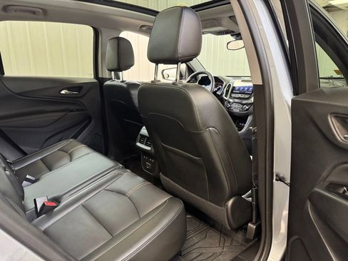 Used 2023 Chevrolet Equinox Premier AWD/4WD image 32