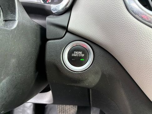 Used 2019 Chevrolet Equinox LT w/ Driver Convenience Package image 30