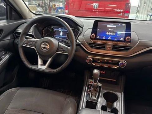 Used 2025 Nissan Altima 2.5 SV image 28