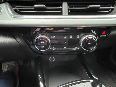 Used 2025 Chevrolet Trax LT w/ Driver Confidence Package image 18