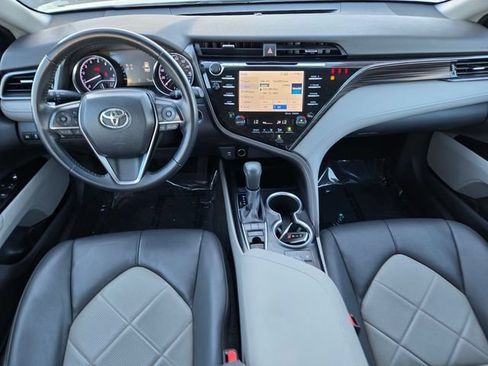 Used 2019 Toyota Camry XLE FWD image 11