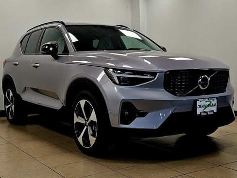New 2026 Volvo XC40 B4 Plus w/ Climate Package FWD image 3