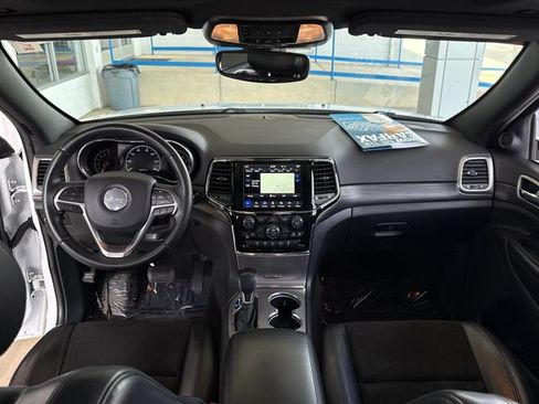 Used 2019 Jeep Grand Cherokee Altitude RWD image 12