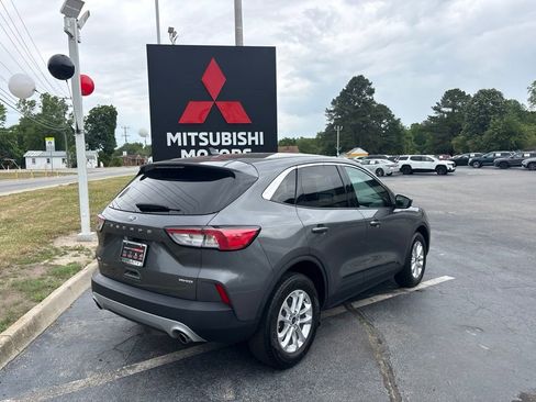 Used 2022 Ford Escape SE w/ Convenience Package AWD/4WD image 3