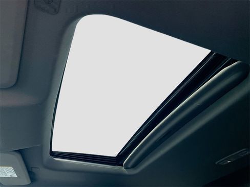 Used 2023 GMC Sierra 1500 SLT image 15