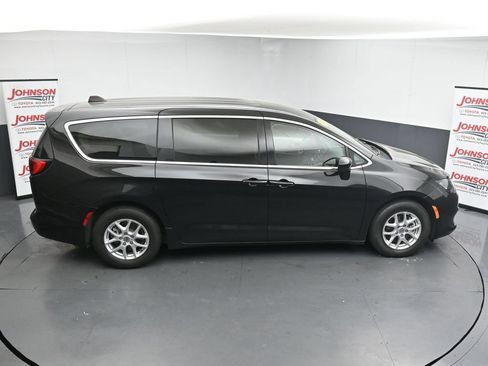 Used 2023 Chrysler Voyager LX FWD image 31