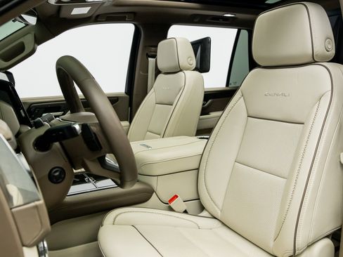 Used 2025 GMC Yukon Denali w/ Denali Reserve Package image 30