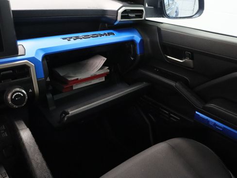 Certified 2025 Toyota Tacoma TRD Off-Road AWD/4WD image 23