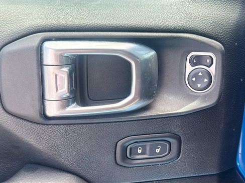 Used 2023 Jeep Wrangler Unlimited Sahara AWD/4WD image 19