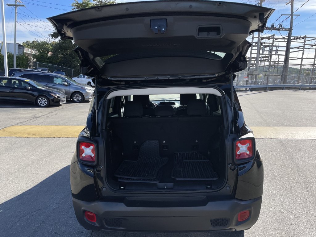 Used 2023 Jeep Renegade Latitude AWD/4WD image 13